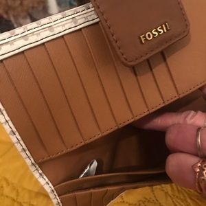 fossil wallet